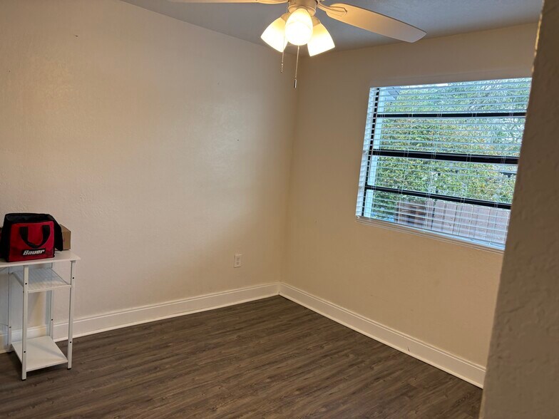 Building Photo - 6270 SW 39th St