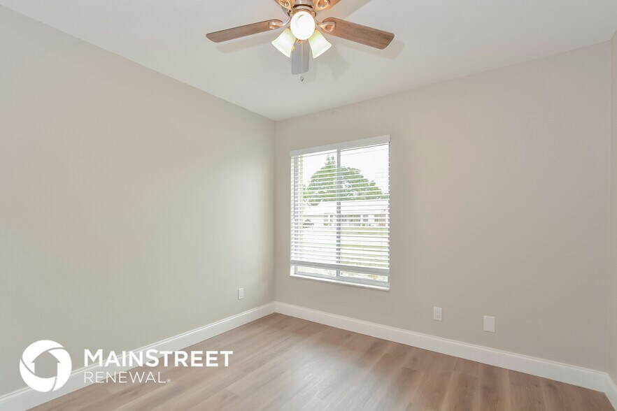 Building Photo - 304 Sir Lawrence Dr