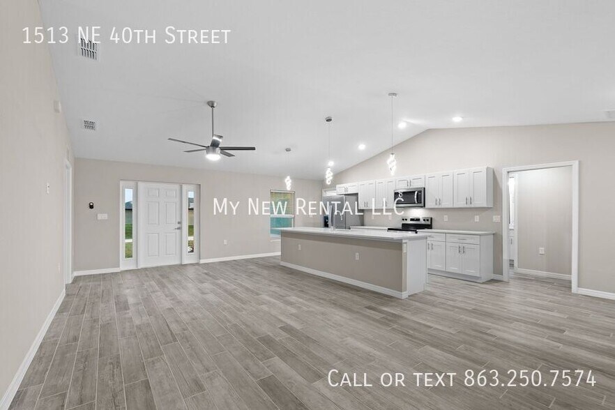 Building Photo - 1513 NE 40th St