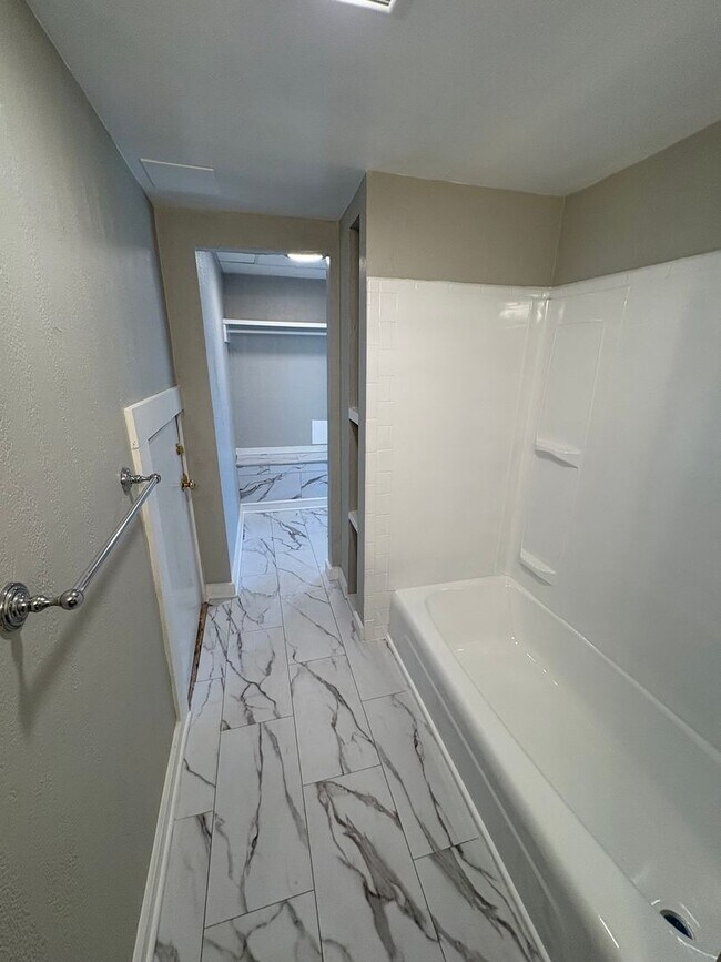 Building Photo - 68 Cabot St