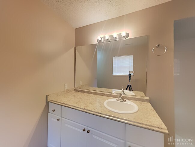 Building Photo - 1684 Watercrest Cir