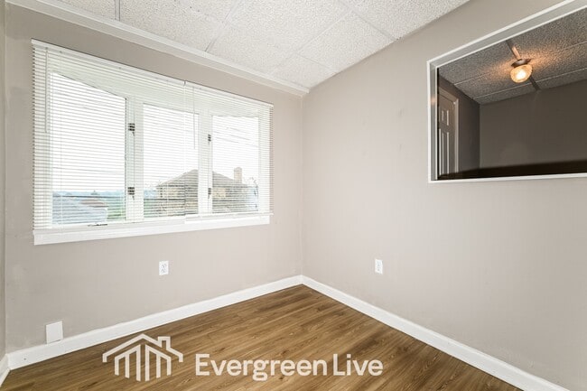 Building Photo - 192 1/2 St Joseph St