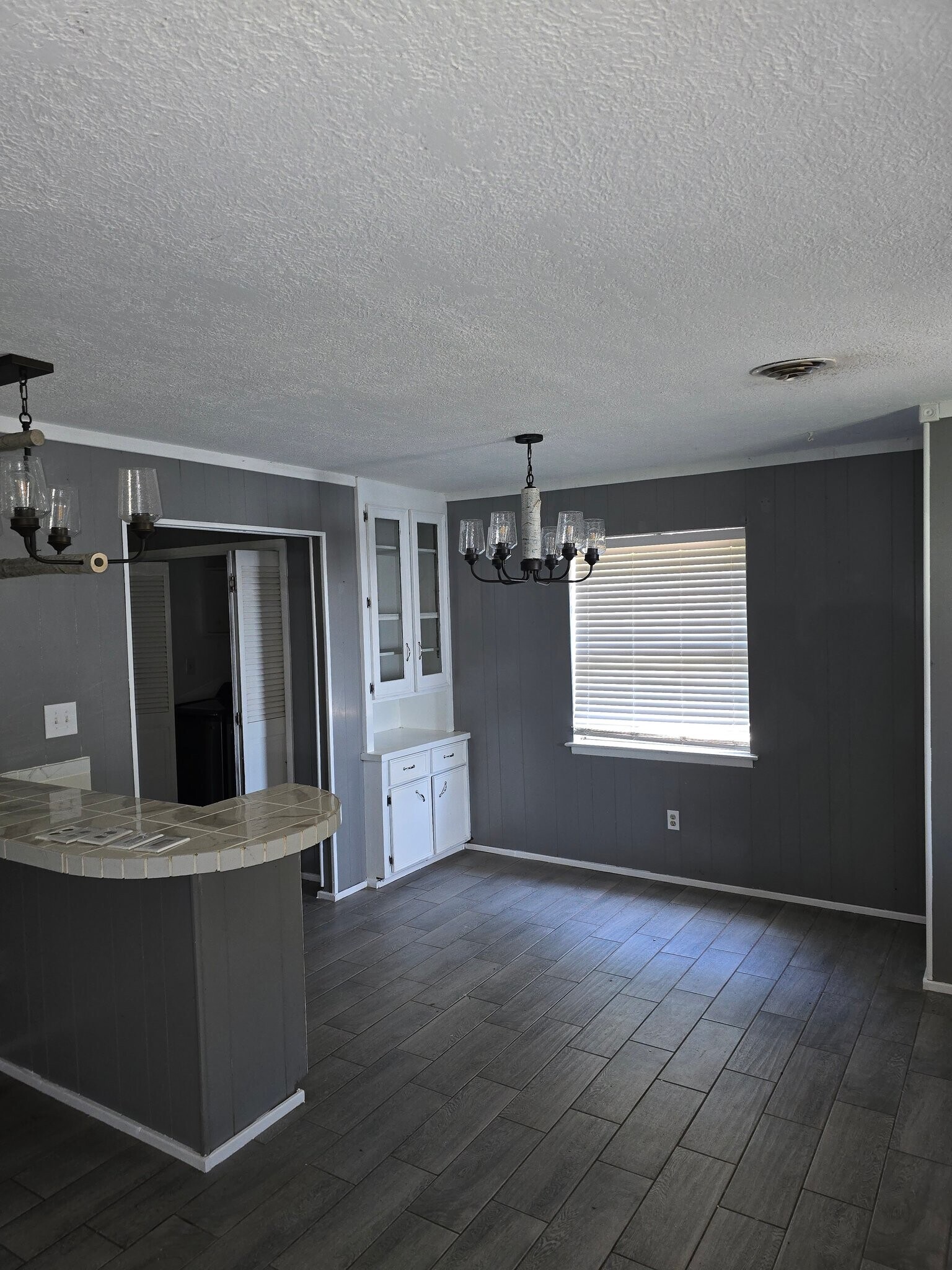 Building Photo - 1275 Smith Dr