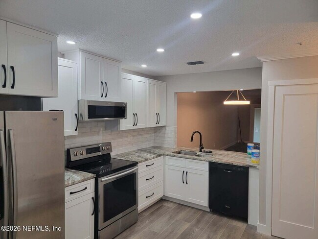 Building Photo - 2074 Sea Hawk Dr E