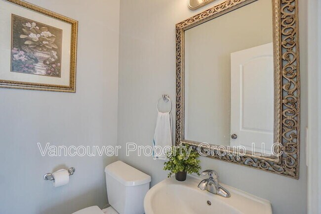 Building Photo - 4404 NE 98th Cir