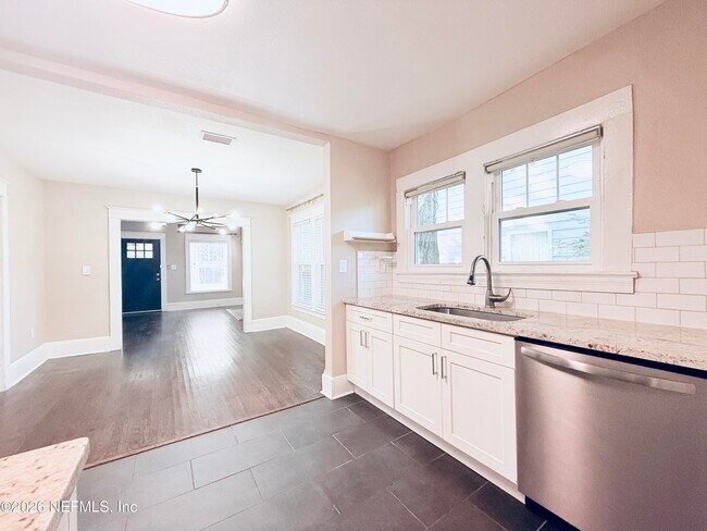 Building Photo - 3055 Rosselle St