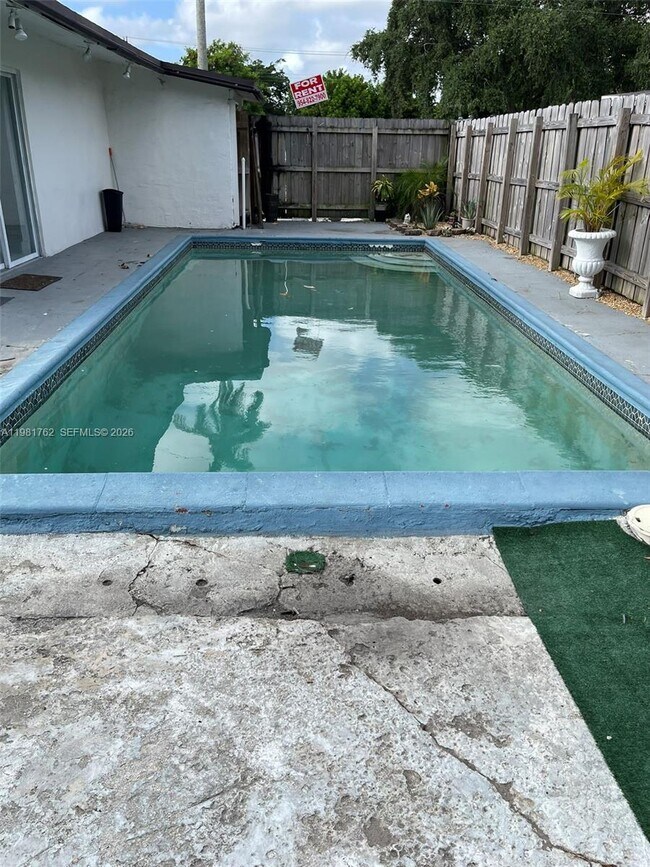 Building Photo - 5751 SW 38th Ct