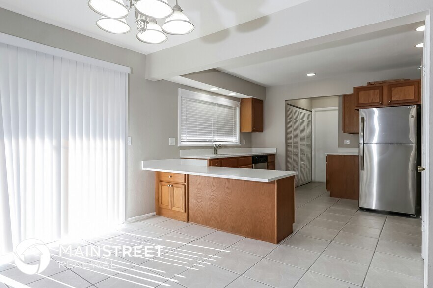 Building Photo - 2169 SE Shelter Dr