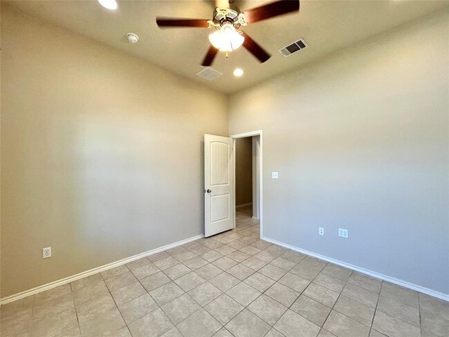 Building Photo - 15201 Knighten Ln