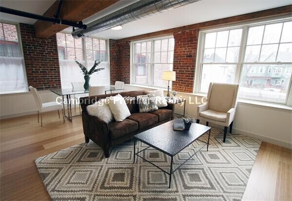 Building Photo - 21 Cottage Park Ave