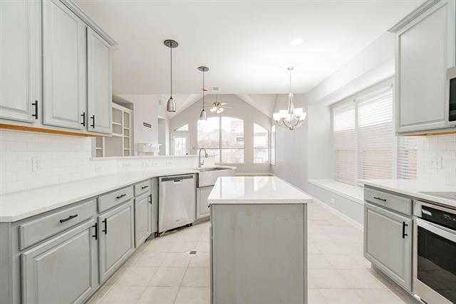 Building Photo - 2923 Newport Dr