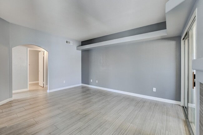 Building Photo - Stunning Upstairs Condo in Gated Indian Wells Community!