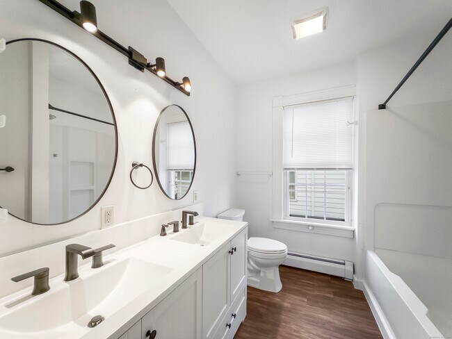 Building Photo - 634 High St