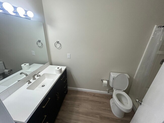 Building Photo - 4015 Cinnamon Cir
