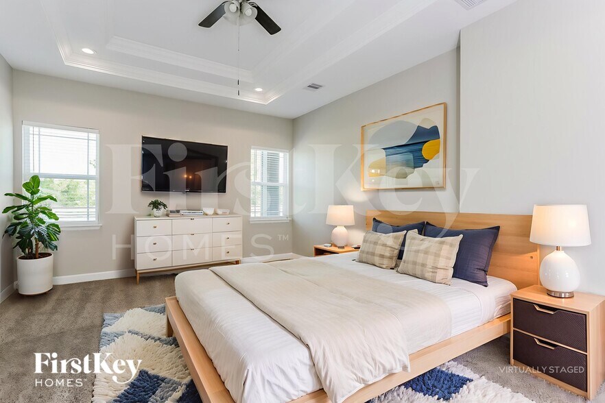 Building Photo - 9923 Oaklawn Dr