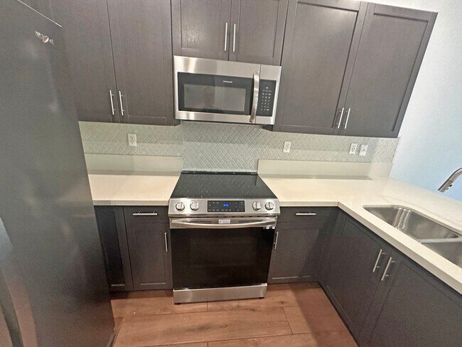 Building Photo - Stylish 3-Bedroom Home with Pool, Garage &...