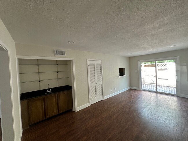 Building Photo - 8448 Ariel St
