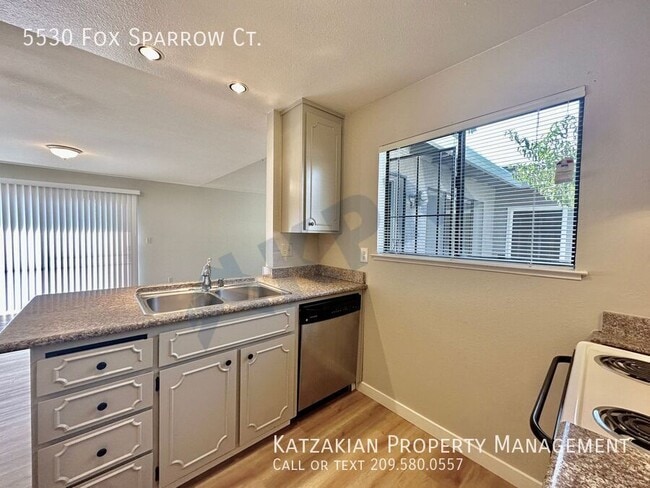 Building Photo - 5530 Fox Sparrow Ct