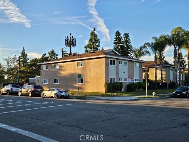 Building Photo - 1381 Burwood St