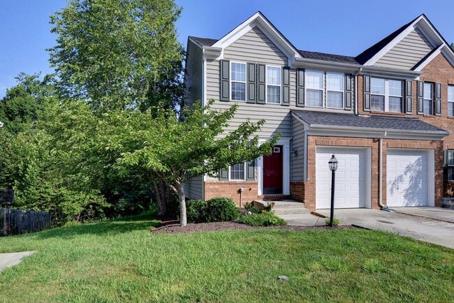 Building Photo - End unit Townhome in Riverwalk Townes
