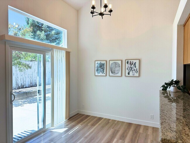 Building Photo - 1661 La Paloma Ct