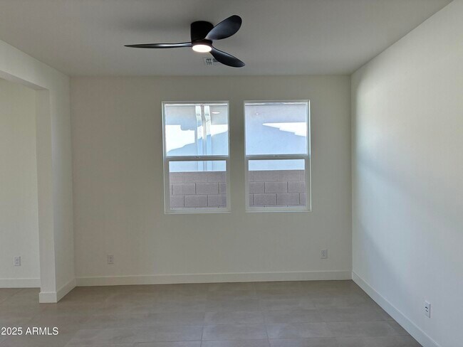 Building Photo - 17778 W Crawfordsville Dr