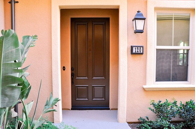 Building Photo - Beautiful 2 Bed/2 Bath Irvine Condo for Lease