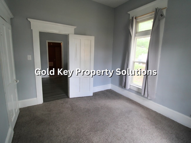 Building Photo - 803-807 High Street