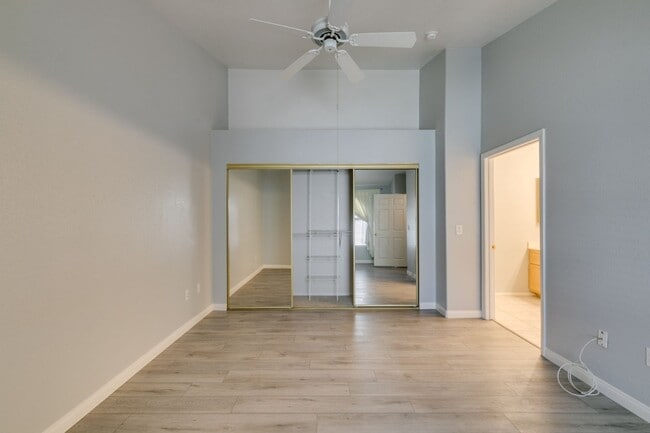 Building Photo - Updated 2-Bedroom Condo with Fireplace