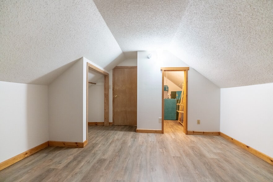Bedroom. - 515 2nd St W