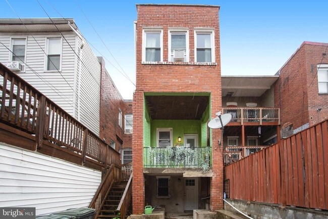 Building Photo - 113 R St NE