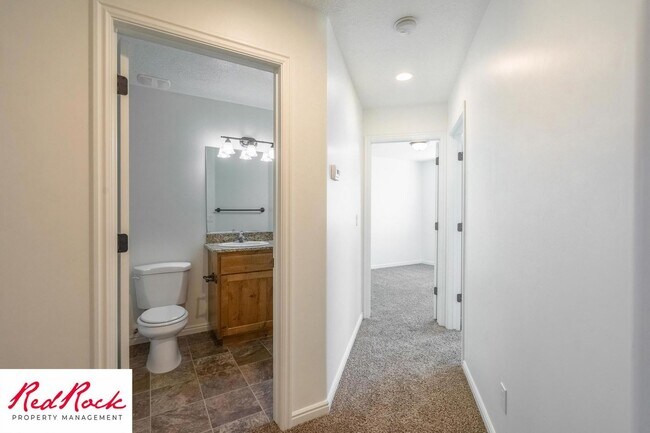 Building Photo - DOG-FRIENDLY 3 Bedroom Townhome with INTERNET INCLUDED!