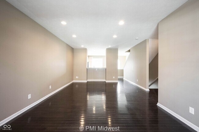 Building Photo - 1033 3rd Ave NW