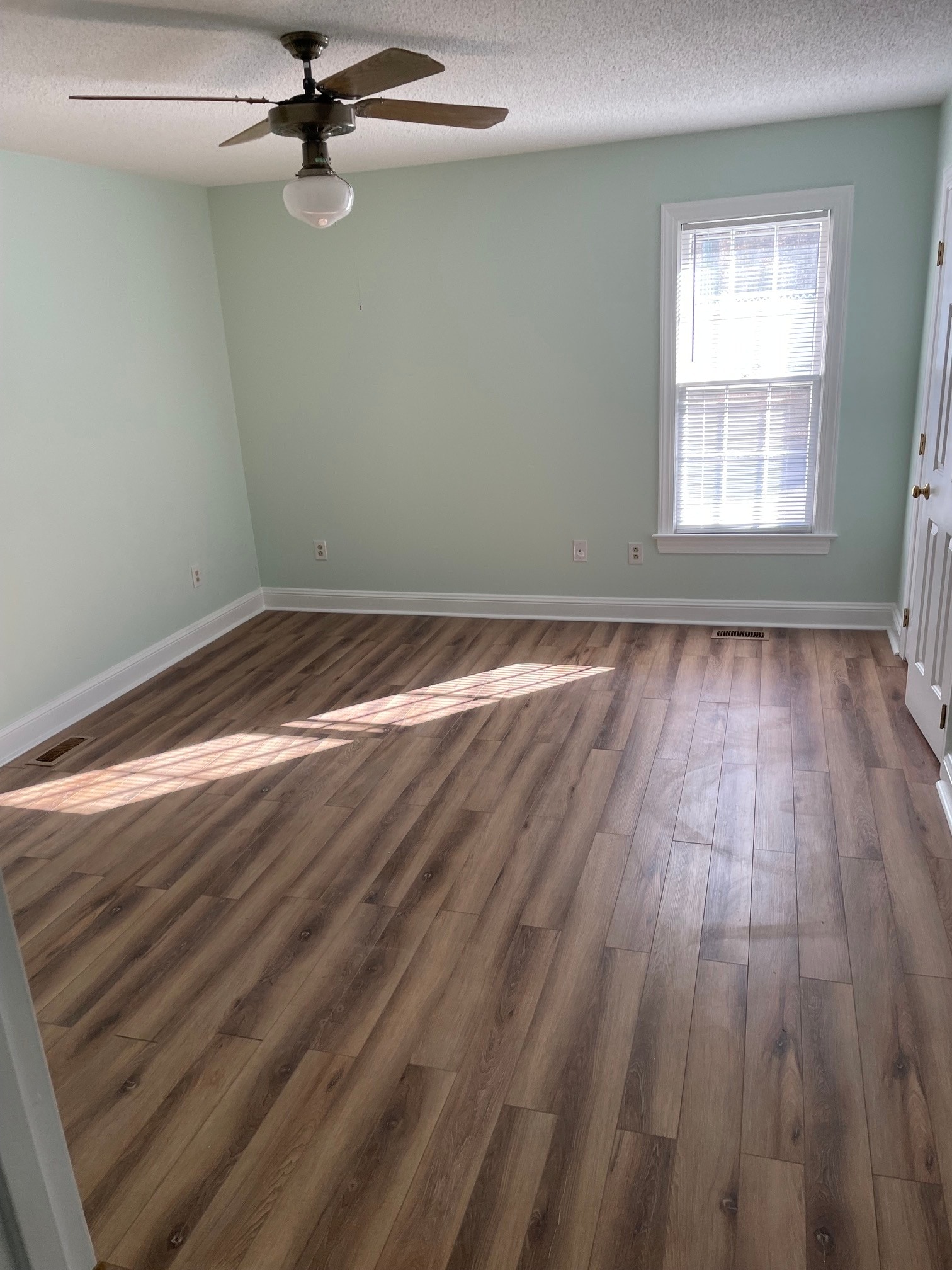 Building Photo - 909 S Hornbeam Dr