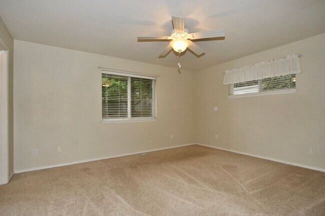 Building Photo - Best Hill Meadows Community- 3 bed 2 bath ...