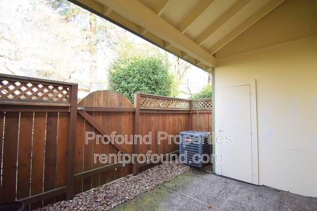 Building Photo - 421 N Hayden Bay Dr