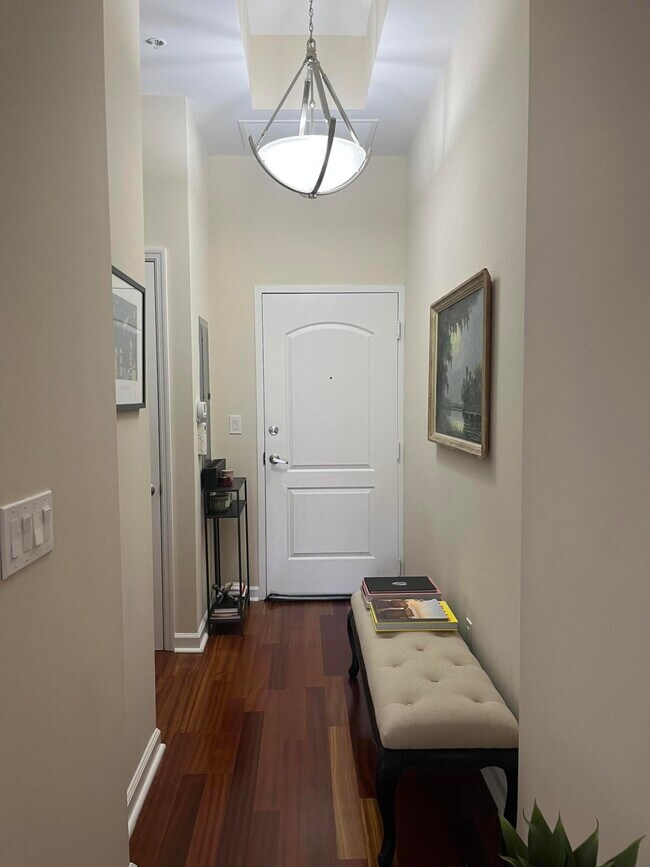 Building Photo - 801 S Olive Ave