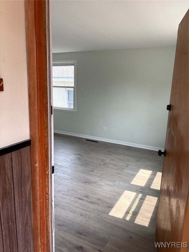 Building Photo - 482 Ridge St