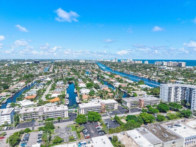 Building Photo - 3111 NE 51st St