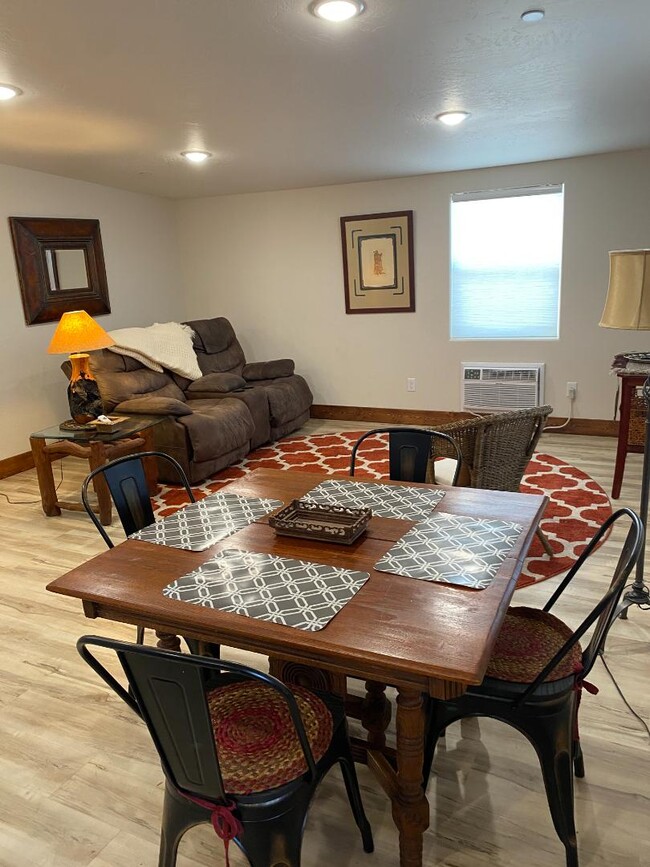 Building Photo - 444 E Montezuma Ave