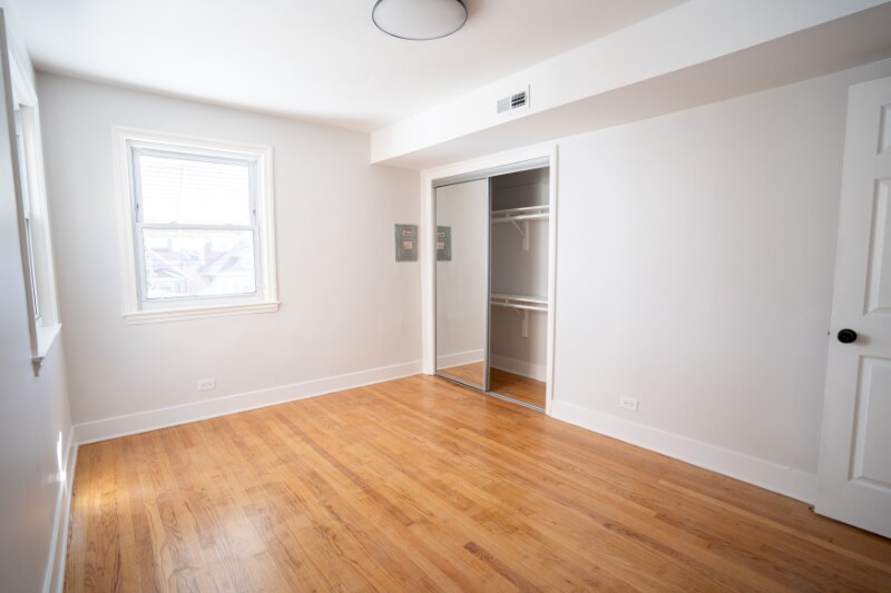 Building Photo - 5735 W Addison St