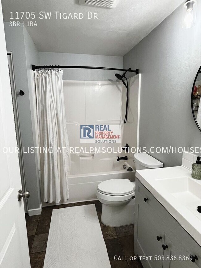 Building Photo - 11705 SW Tigard St