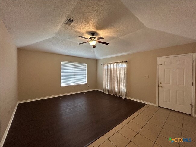 Building Photo - 1642 W County Line Rd