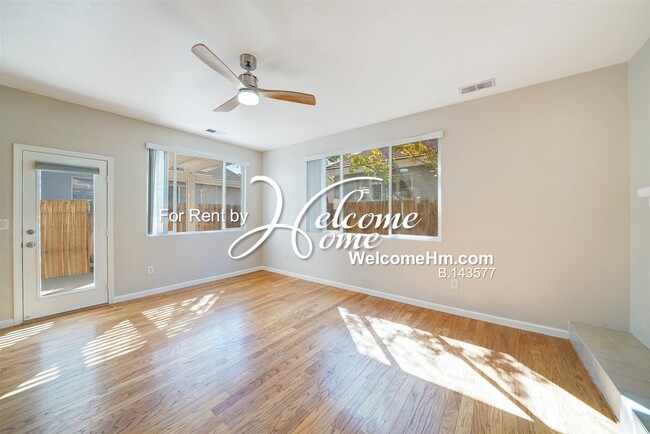 Building Photo - Beautiful Single Story Home In Double Diam...