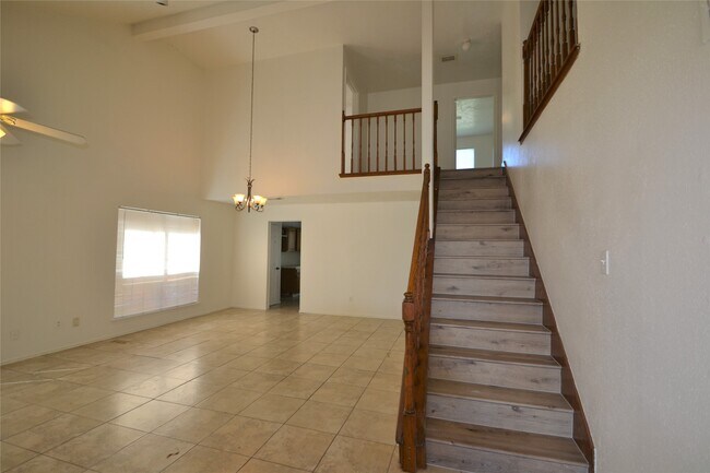 Building Photo - 12410 Meadow Briar Dr