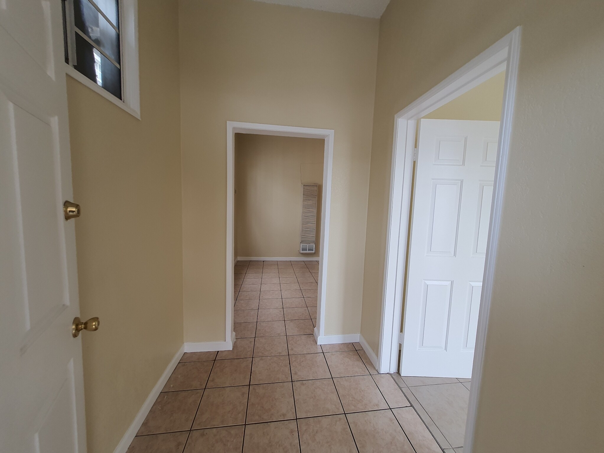 Foyer/Front door entrance - 4226 Wall St