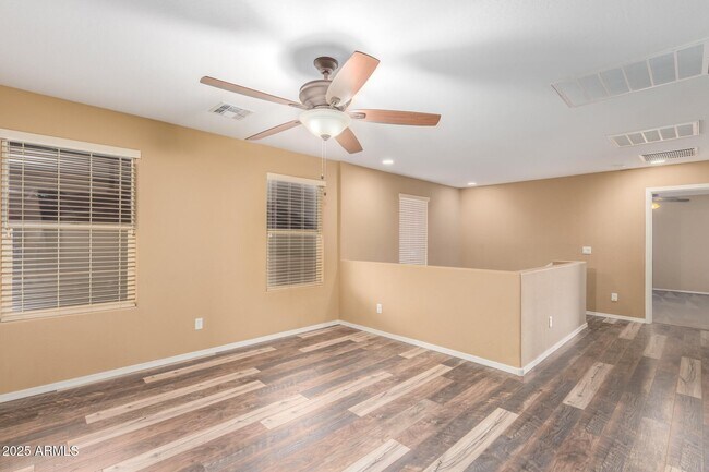 Building Photo - 4074 Kirkland Ave