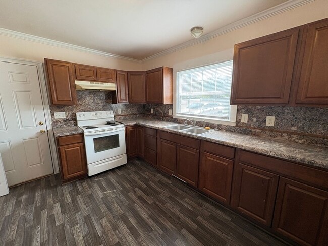 Building Photo - 3 Bedroom Home in Hickory Grove