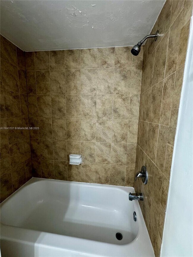 Building Photo - 6312 SW 139th Ct