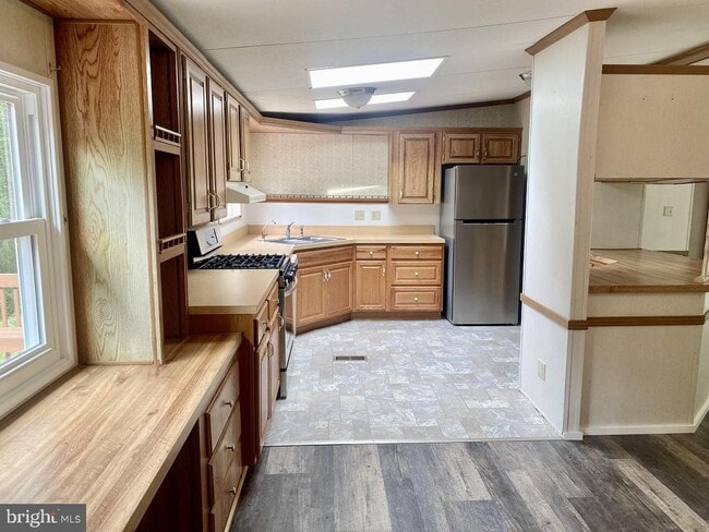 Building Photo - 746 Sawmill Rd